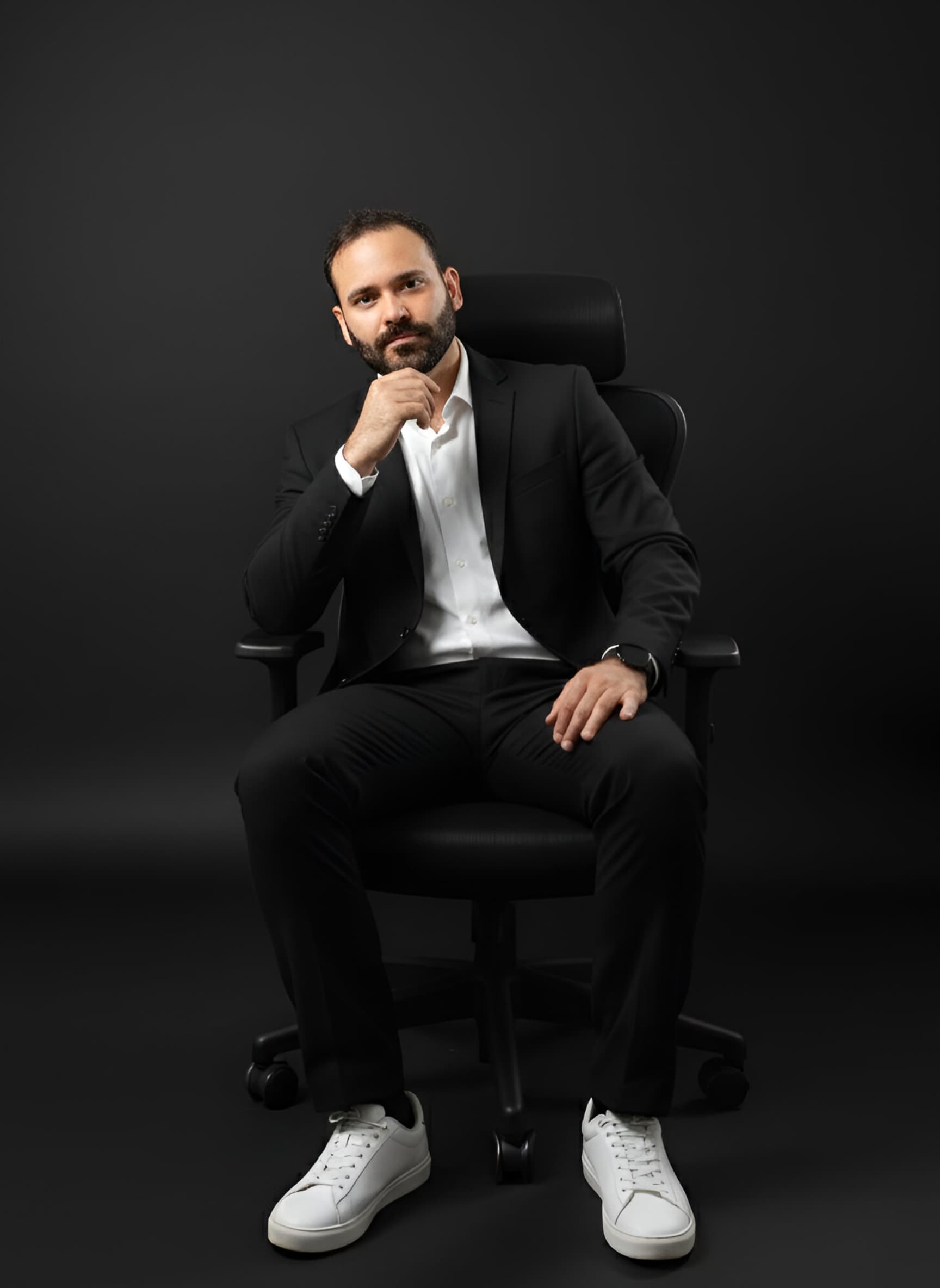 João Barbosa de Alencar Filho — Terno Preto sentado